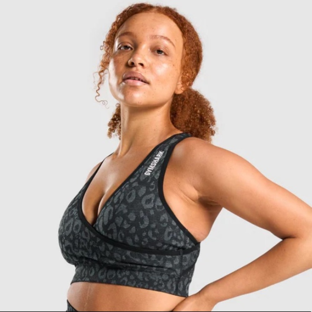 ADAPT ANIMAL SEAMLESS SPORTS BRA | Black